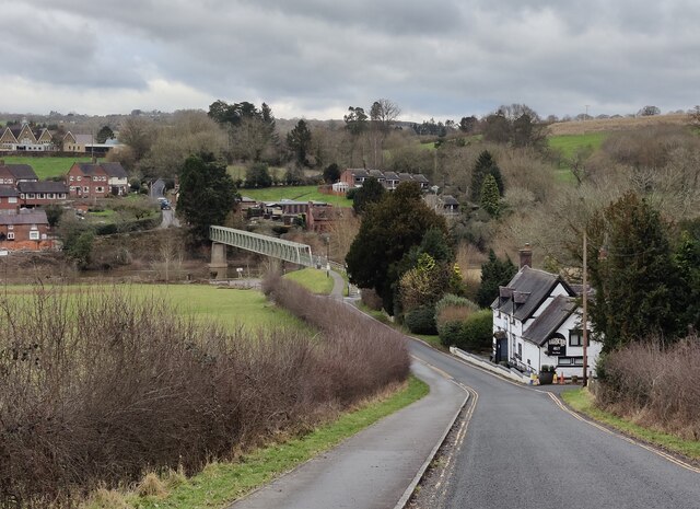 Lane descending towards the River Severn at Arley