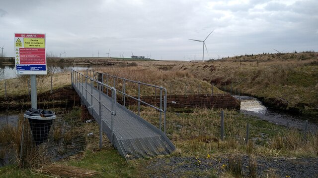 Footbridge on the path by Craigendunton Reservoir