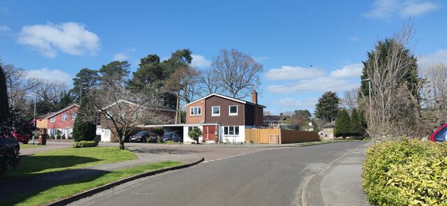 Knowles Avenue junction with Alderbrook Close
