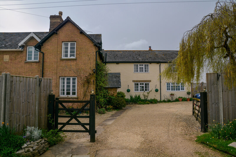 North Curry Lillesdon Court Cottages © Lewis Clarke ccbysa/2.0 Geograph Britain and Ireland