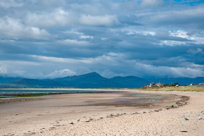 Llandanwg Beach © Stuart Wilding cc-by-sa/2.0 :: Geograph Britain and ...