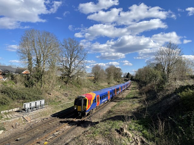 Reading to Wokingham railway line near Mays Lane, Earley