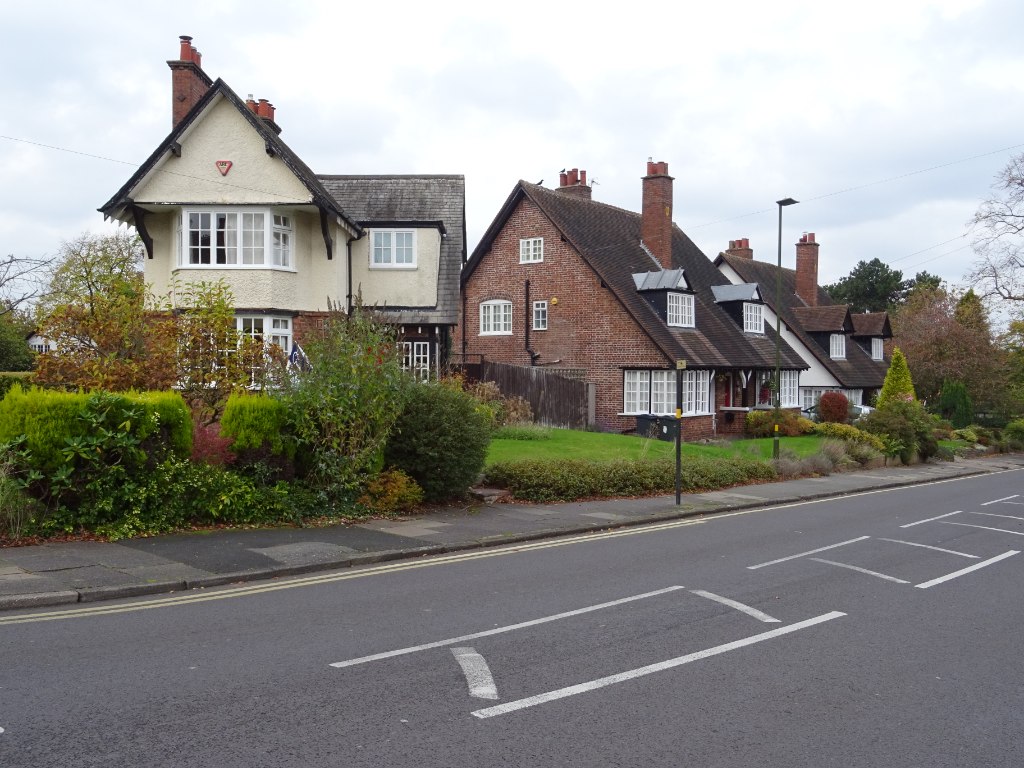 Houses on Bournville Lane © Philip Halling ccbysa/2.0 Geograph