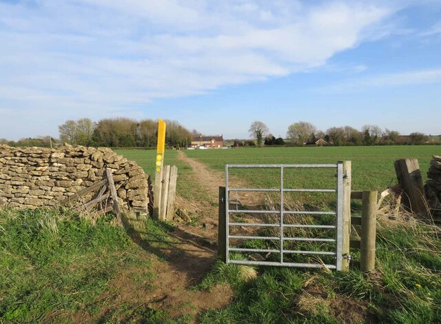 Footpath to Bescaby from former racecourse