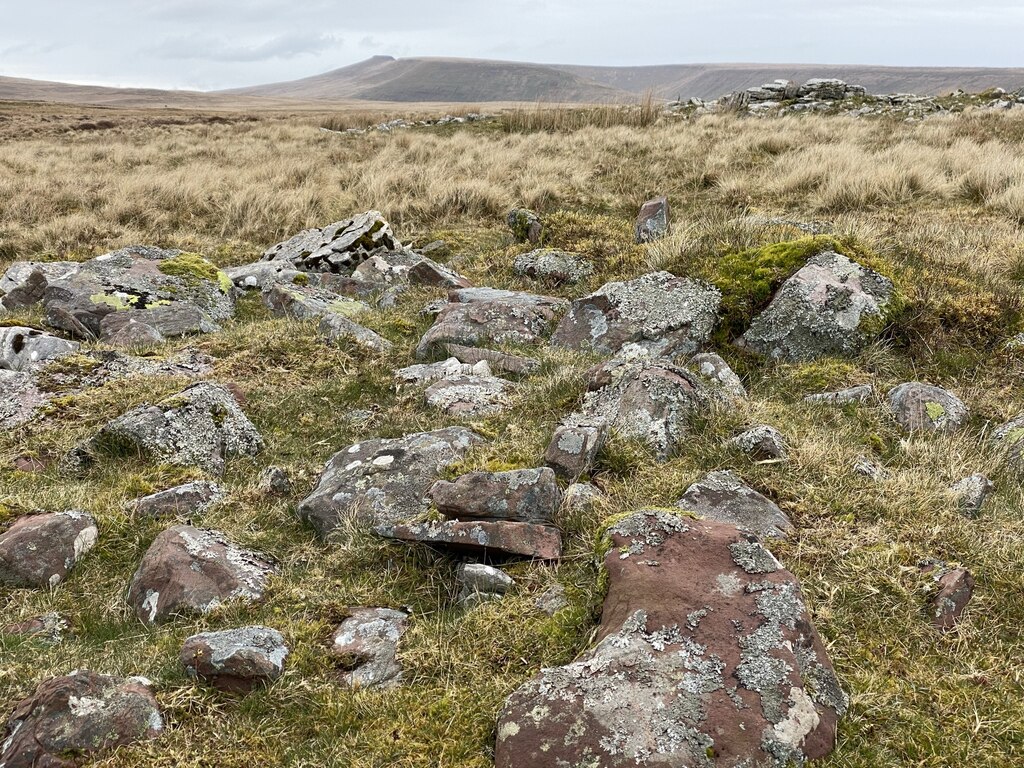 Fragments of old red sandstone © Alan Hughes cc-by-sa/2.0 :: Geograph ...