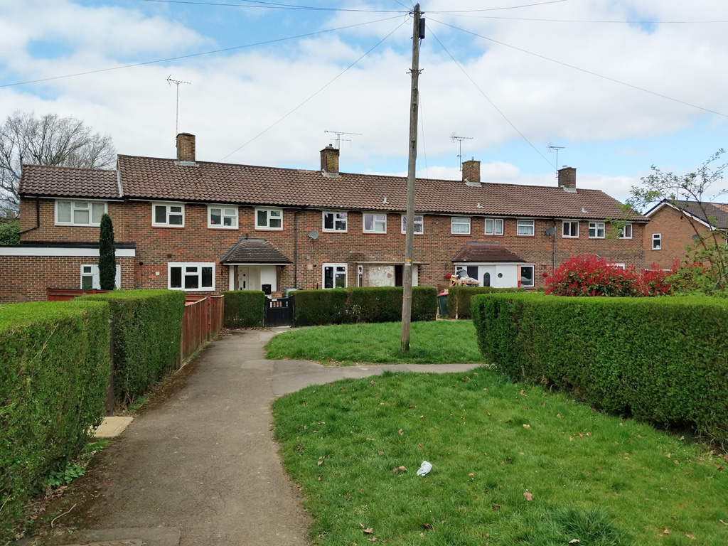 Houses on Clive Way, Pound Hill, Crawley © Robin Webster cc-by-sa/2.0 ...