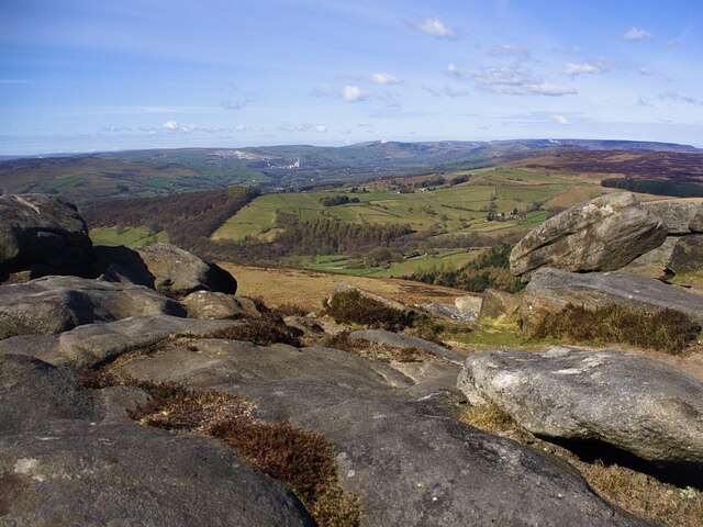 On Stanage Edge © Graham Hogg cc-by-sa/2.0 :: Geograph Britain and Ireland