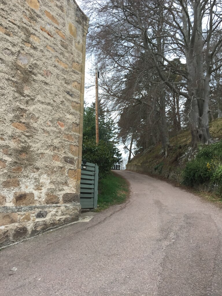 Lane off St Leonards Road, Forres © thejackrustles ccbysa/2.0