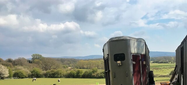Horse box by Hollands Lane - and view to the SE