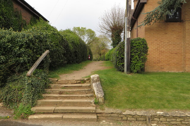 Footpath to the pavilion