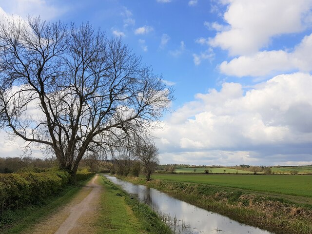 The Grantham Canal approaching Devil's Elbow
