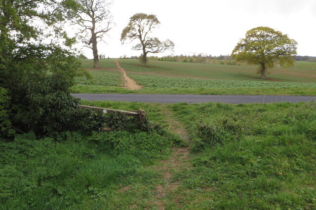 Footpath to East Haddon crosses the track to Tithe Farm