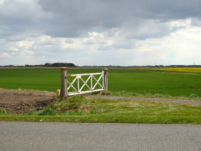 Gate on former road approach to Counter Drain station