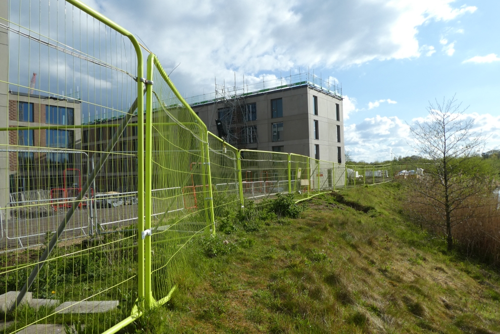 Construction boundary © DS Pugh :: Geograph Britain and Ireland