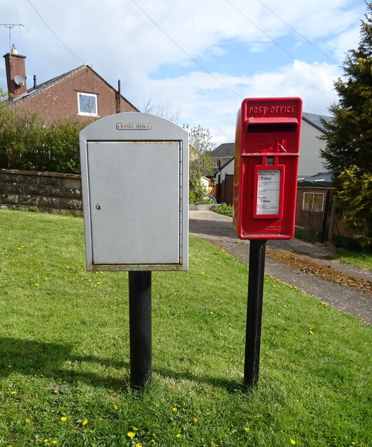 Elizabeth II postbox on Colby Lane, Appleby