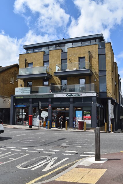 Modern flats and convenience store by Mottingham station