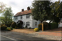 TL0830 : House on Hexton Road, Barton-le-Clay by David Howard