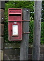 NS5026 : Elizabethan postbox on Cumnock Road, Mauchline by JThomas