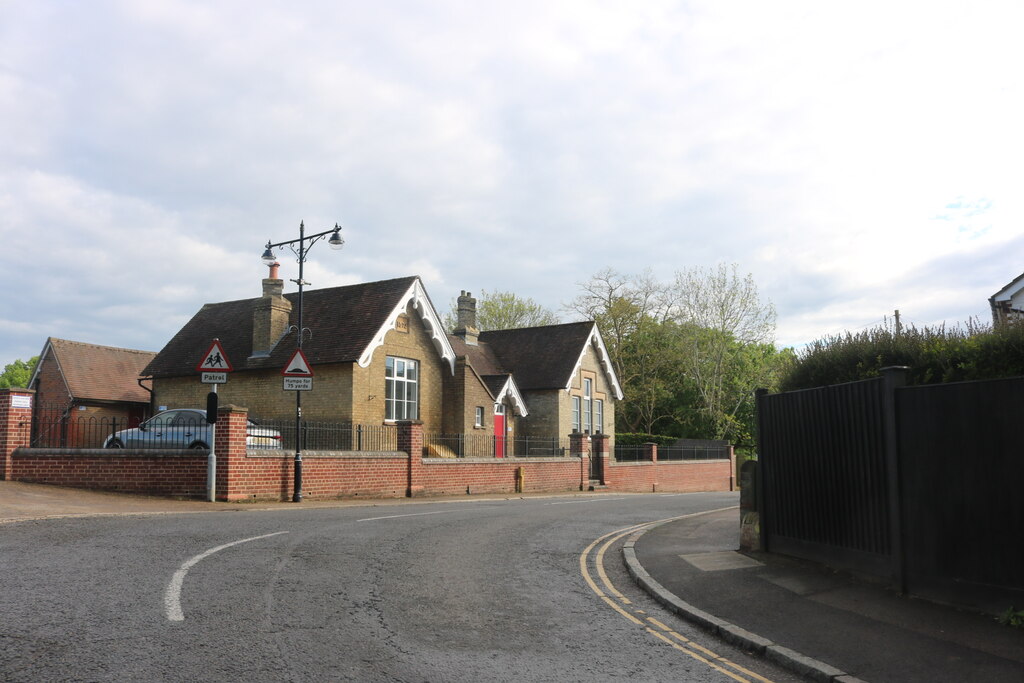 Harlington Parish Hall © David Howard cc-by-sa/2.0 :: Geograph Britain ...