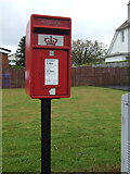 NS4137 : Elizabethan postbox on Dundonald Road, Kilmarnock by JThomas