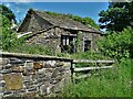 Neglected farm building at the end of Hague Road