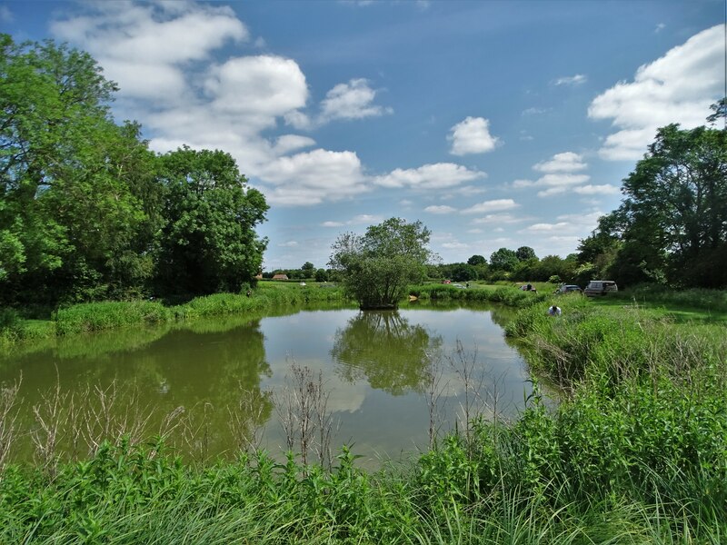 Fishing pond at East Markham © Neil Theasby cc-by-sa/2.0 :: Geograph ...