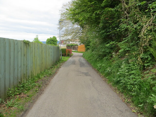 Narrow enclosed lane heading towards Woodside Crescent, Scorguie