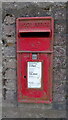 Elizabethan postbox on Old Brechin Road, Lunanhead