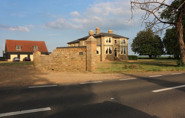 Holwood House on Chatteris Road