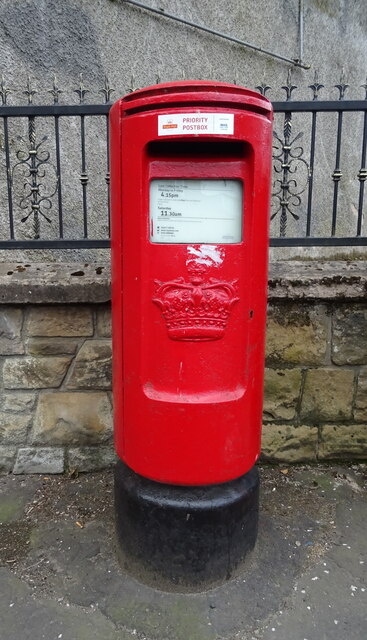 Elizabethan postbox on North  Methven Street, Perth