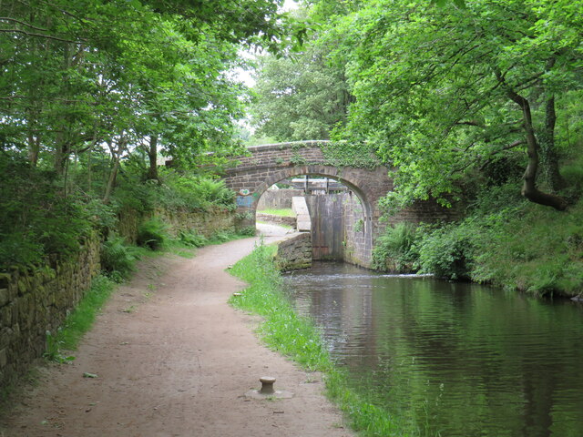 Canal towpath near Linthwaite, Huddersfield