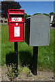 Elizabethan postbox on The Shore, Kingoodie