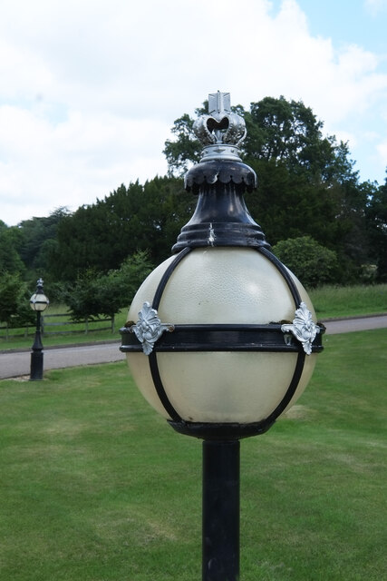 Brocket Hall Estate : decorative globe lamps