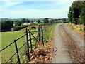 Llwybr yn gadael heol fynediad  / Path exiting an access road