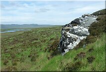 NC6141 : Rock outcrop on the flank of Cnoc Bad na Gallaig by Alan Reid