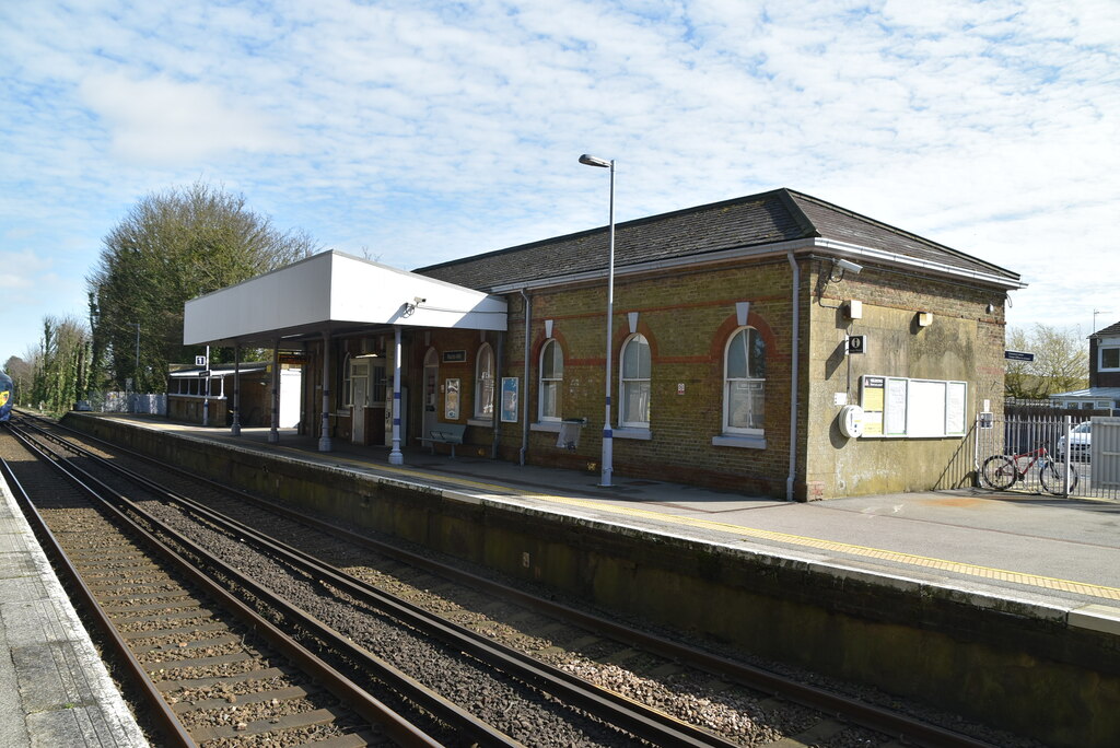 Martin Mill Station © N Chadwick cc-by-sa/2.0 :: Geograph Britain and ...