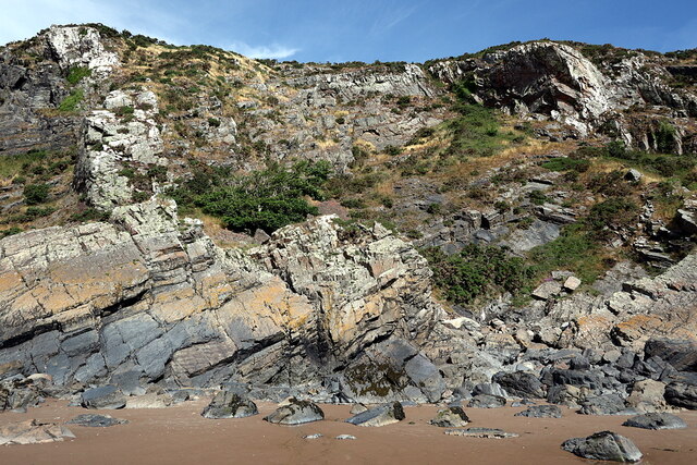 Cliff below Torrs Hill © Andrew Curtis cc-by-sa/2.0 :: Geograph Britain ...