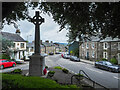 A822 passing war memorial at Muthill