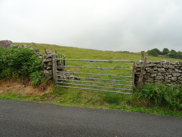 Field entrance and footpath above Broughton Beck