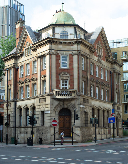Bermondsey : former bank building