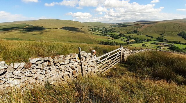 Looking towards Dentdale from Hare Shaw