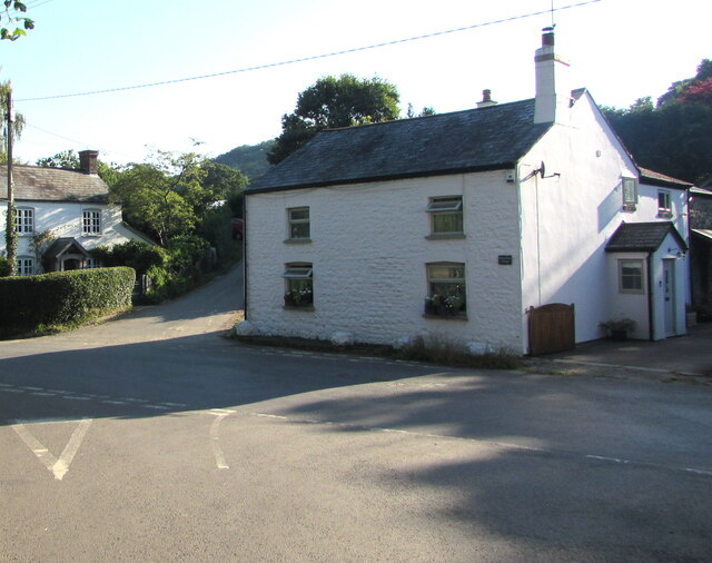 Black Bear Cottage, Bettws Newydd,... © Jaggery cc-by-sa/2.0