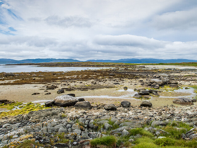 Sandy bay on the Island of Danna © Patrick Mackie cc-by-sa/2.0 ...