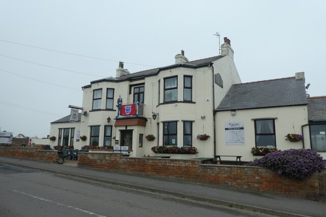 The Viking pub © DS Pugh cc-by-sa/2.0 :: Geograph Britain and Ireland