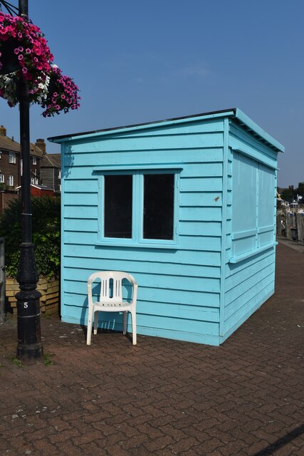 Blue kiosk on the quay at Queenborough