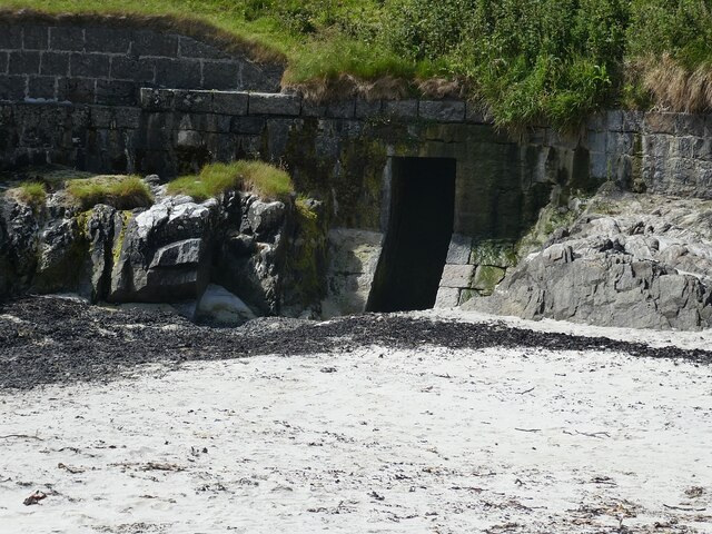 Tiree - Hynish - Dry Dock sluice portal