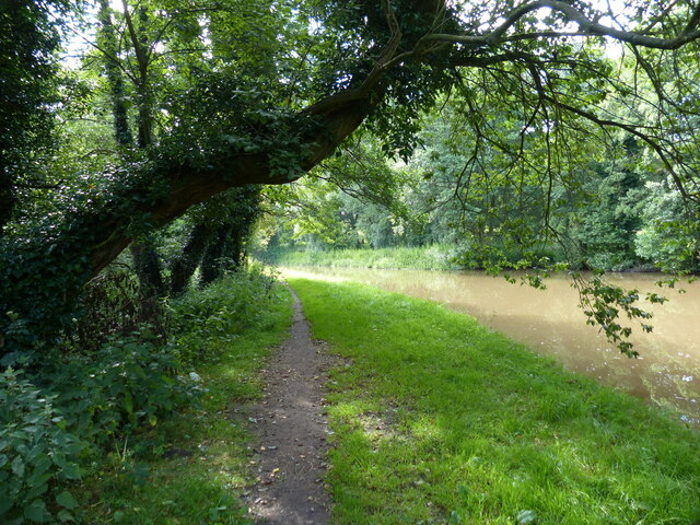 Towpath along the Shropshire Union Canal