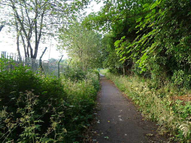 Path heading south from Drumgeith Road