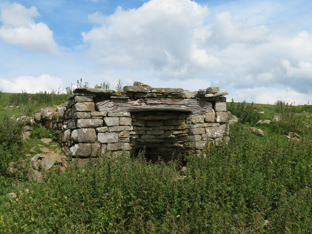 Old lime kiln west of Castle Bolton