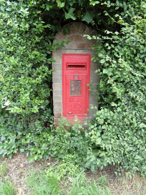 Aveley Hall Lane George V Postbox